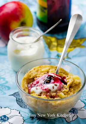 Baked Oatmeal With Berries & Greek Yogurt