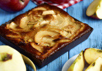 Chunky Buttermilk Apple Cake
