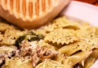 Farfalle With Mushrooms And Spinach