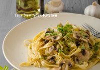 Fettuccine With Garlic & Mushrooms