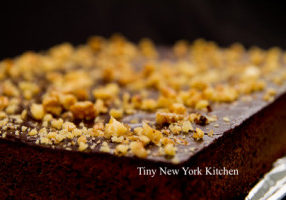 Flourless Cake With Chocolate Glaze
