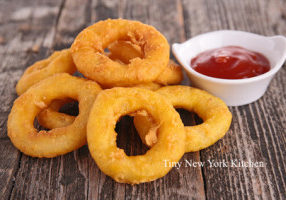 Fried Calamari With Spicy Devil Sauce