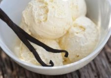 Super Easy Homemade Vanilla Ice Cream