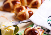 Cinnamon Hot Cross Buns