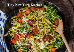 Pasta With Sun-Dried Tomatoes, Sausage & Spinach
