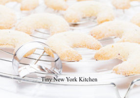Vanilla Crescent Cookies