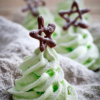 Christmas Tree Meringues